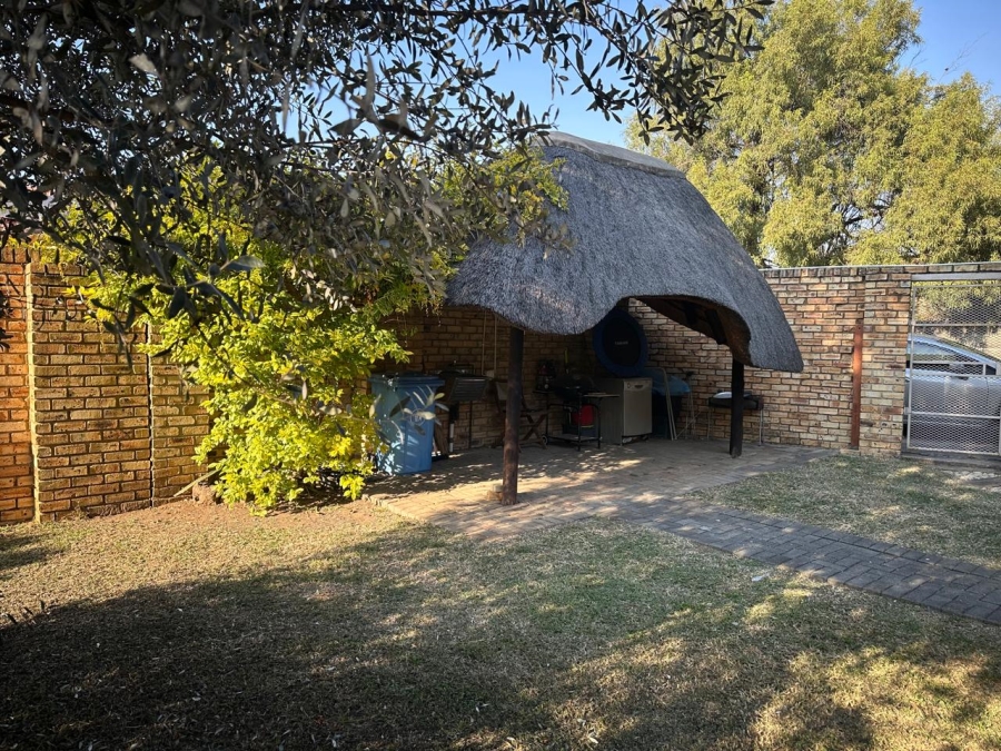 2 Bedroom Property for Sale in Oos Einde North West
